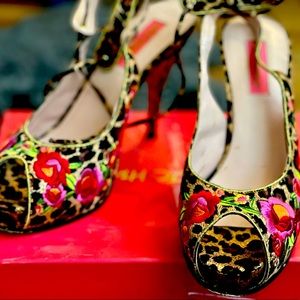 Betsy Johnson strappy heel sandals